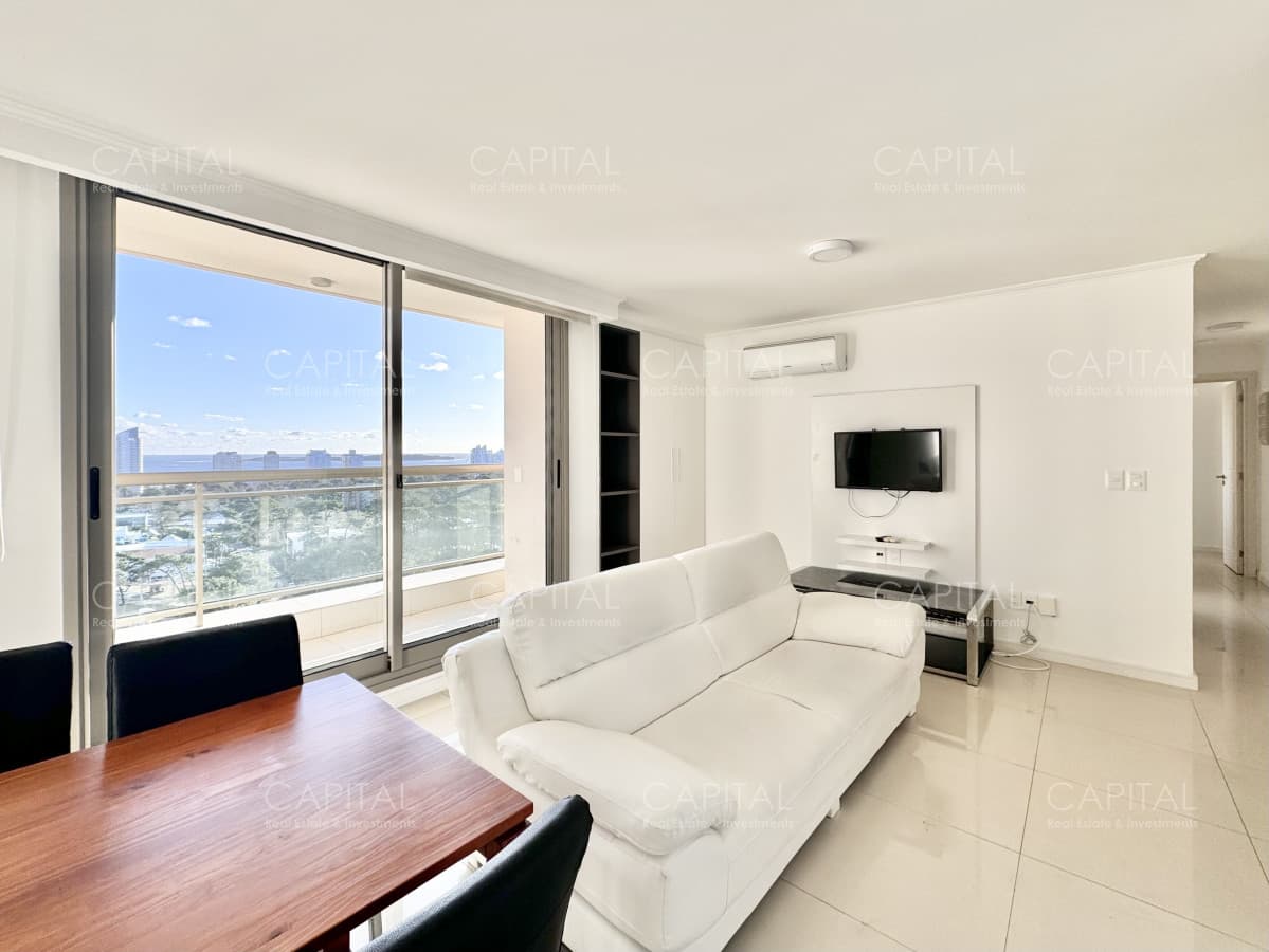 Excelente Apartamento de Dos Dormitorios con Vista al Mar - Punta del Este