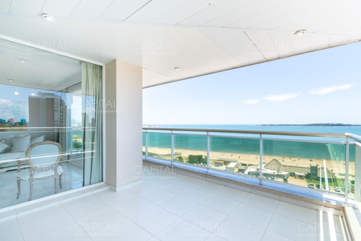 Coral Tower Esquinero frente al Mar Punta del Este Apartamento en Venta