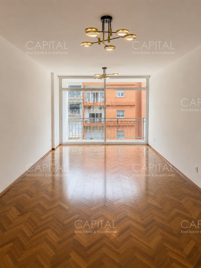 Apartamento de tres dormitorios y dependencia en venta zona Pocitos a pasos de la Rambla