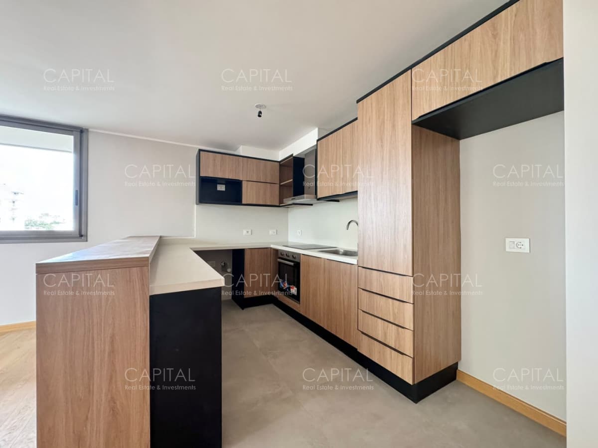 Apartamento de un dormitorio con amplia terraza en venta, zona Parque Rodo.