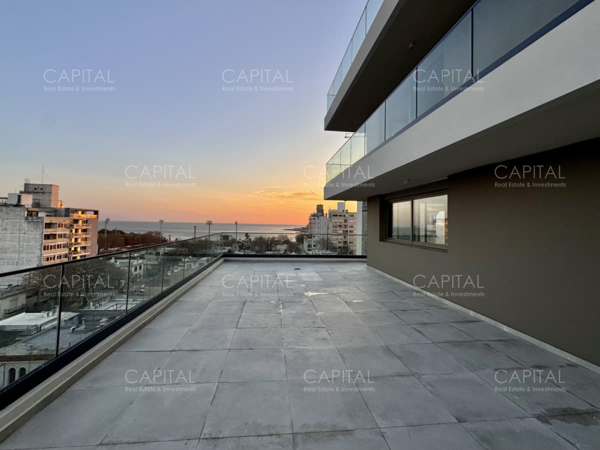 Apartamento de un dormitorio con gran terraza y vista al mar en venta zona Parque Rodo