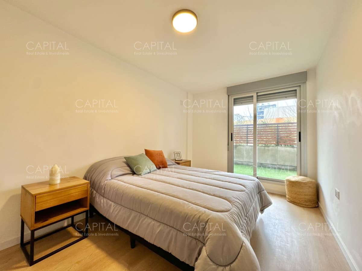 Apartamento en venta de dos dormitorios con patio a pasos de Tres Cruces
