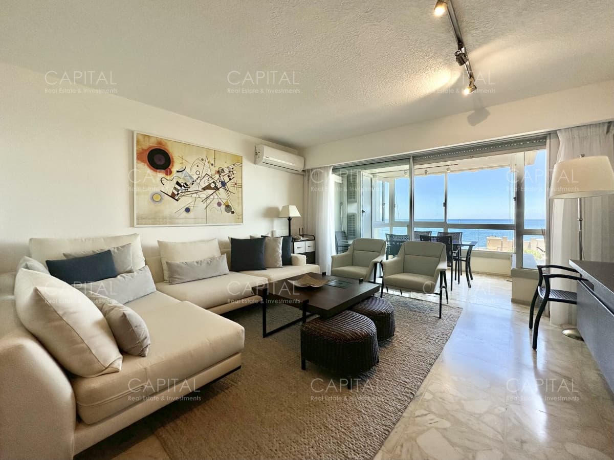 Apartamento de tres dormitorios con vista al mar en venta, Punta del Este
