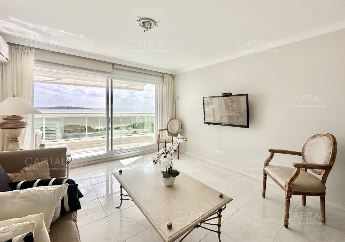 Coral Tower Apartamento en excelente torre frente a Playa Mansa en parada 5. Vista plena al mar e Isla de Gorriti