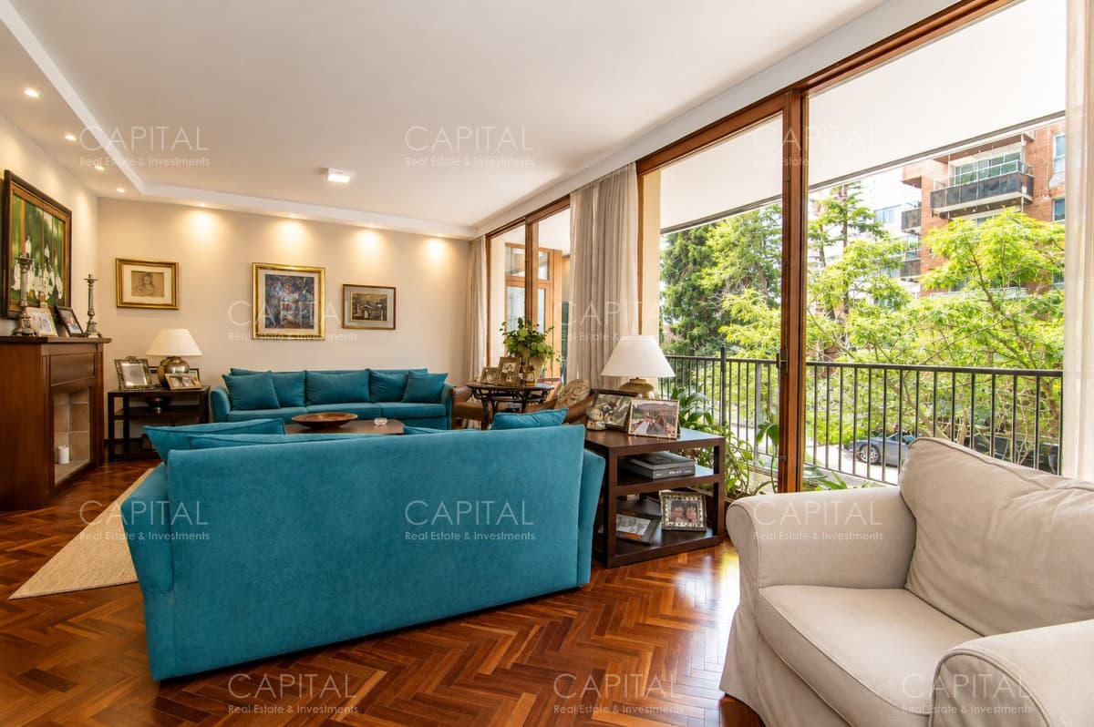 Apartamento en venta de tres dormitorios y dependencia en zon Villa Biarritz - Punta Carretas