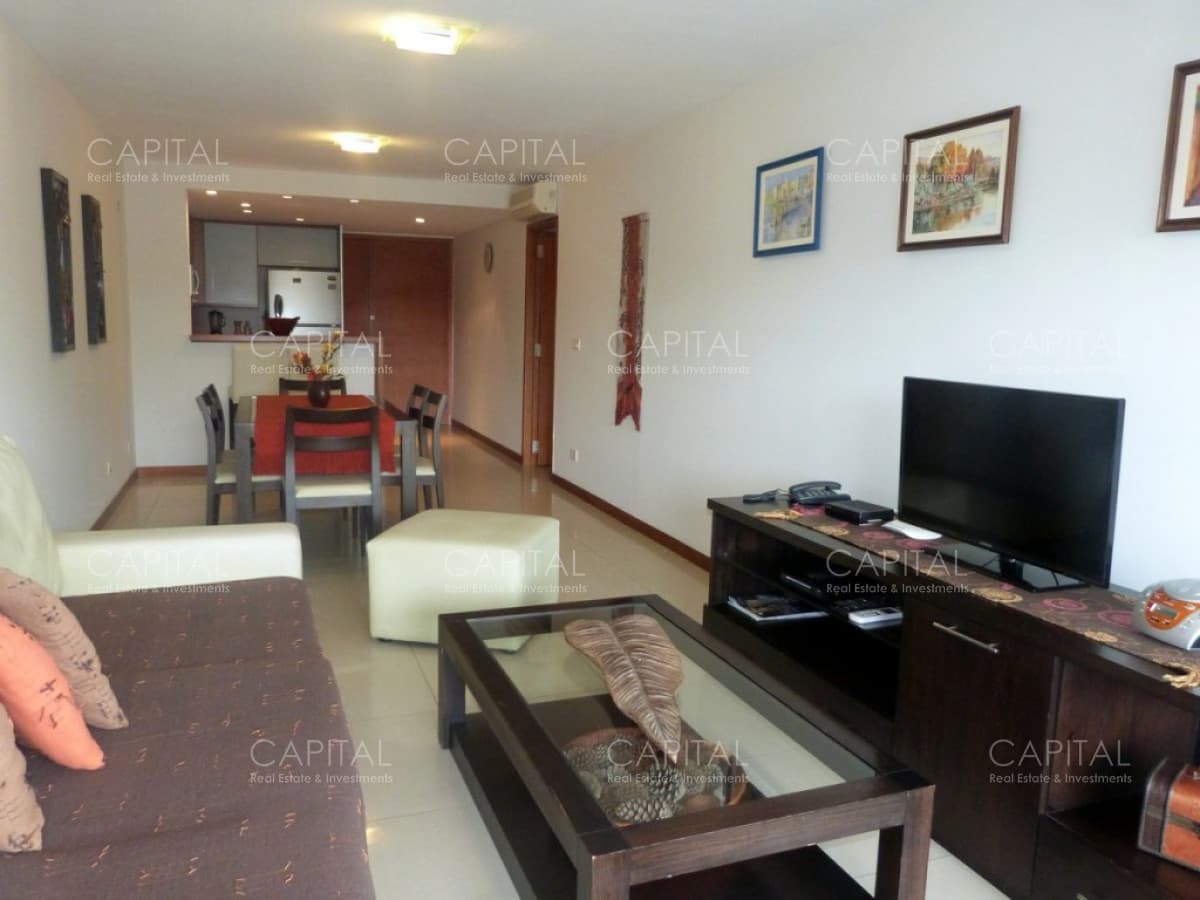 Apartamento de dos dormitorios en venta en torre con servicios con inmejorable ubicación
