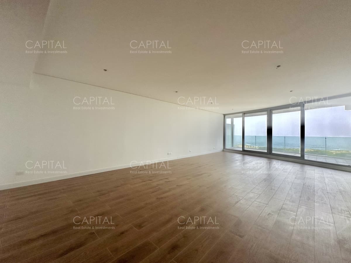 Trump Tower de tres dormitorios y dependencia en venta