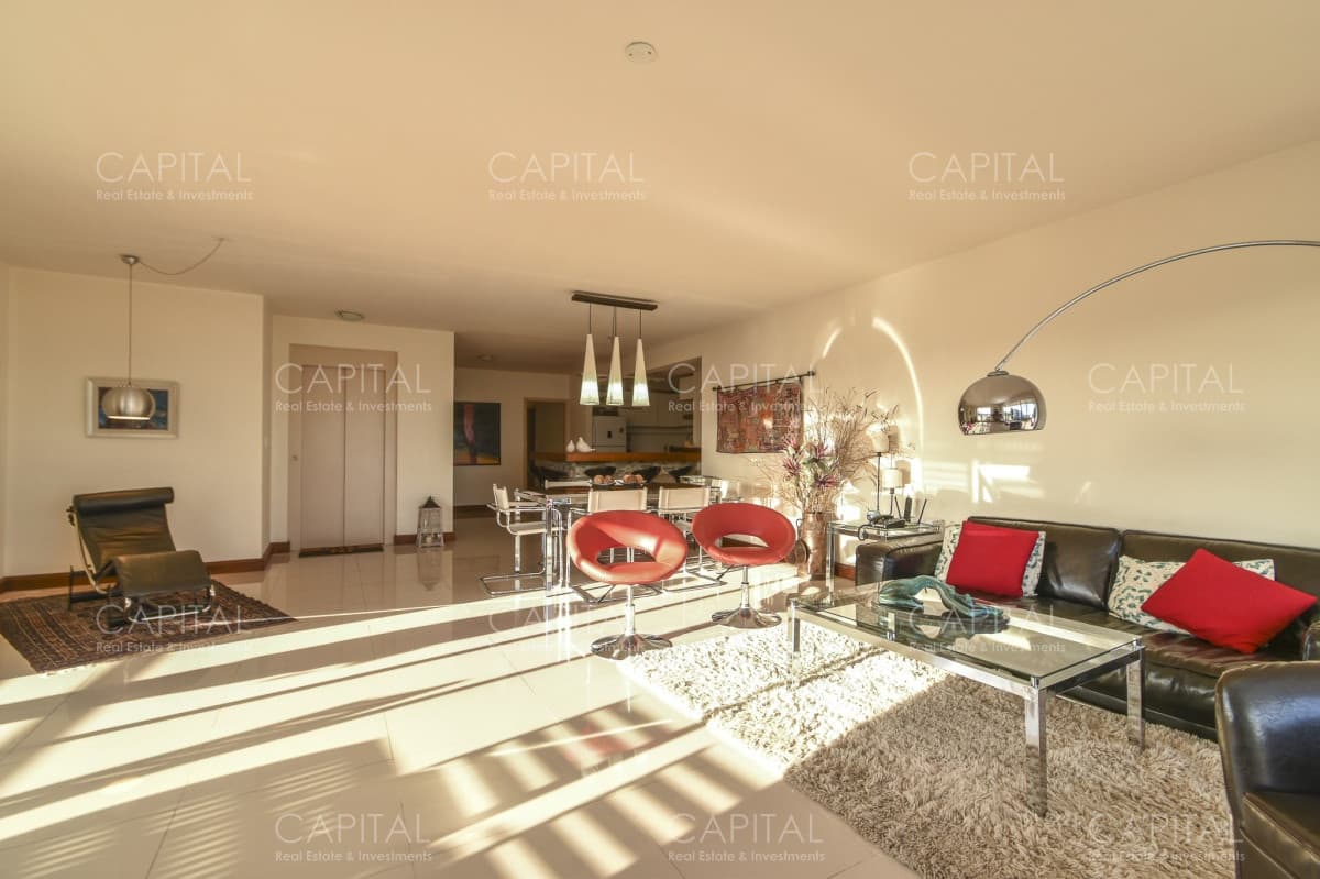 Excelente Apartamento de Tres Dormitorios frente al Mar - Punta Este