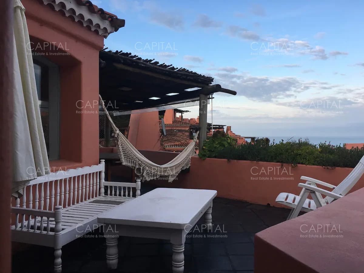 Apartamento de cuatro dormitorios y medio mas dependencia en Marina del Este en Alquiler