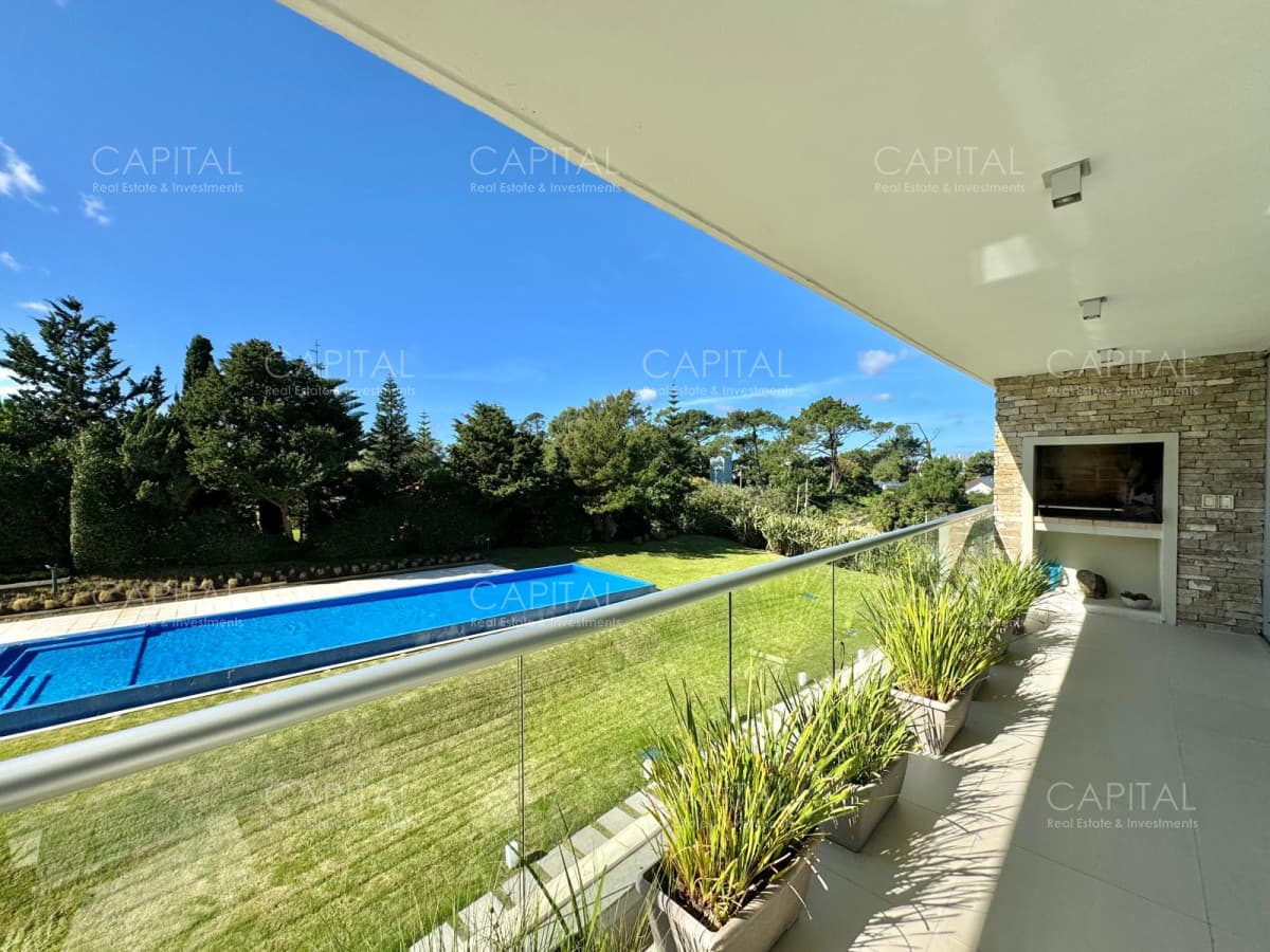Apartamento en Playa Brava de dos dormitorios a metros del mar
