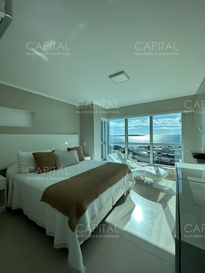 Apartamento en Venta de Tres Dormitorios en Playa Mansa Punta del  Este
