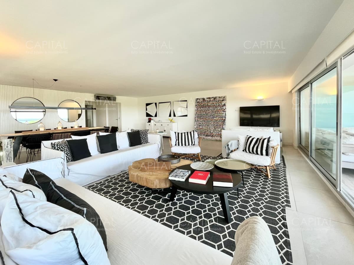 Apartamento en Venta de Tres Dormitorios en Playa Brava