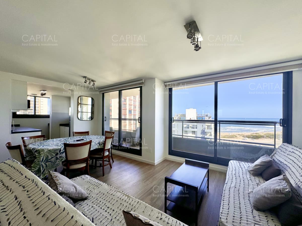Apartamento en venta de dos dormitorios con vista al Mar, Playa Brava, Punta del Este.