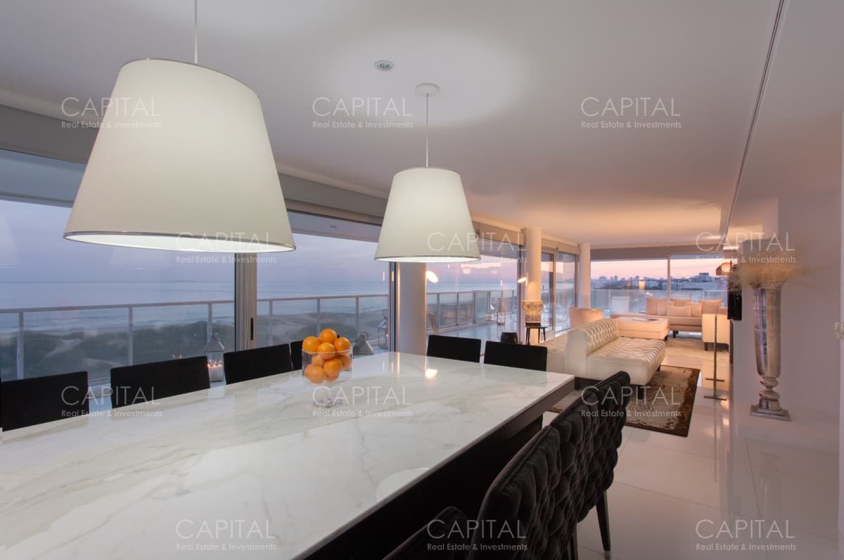 Espectacular Penthouse Duplex Mythos  Ubicado en la Parada 31 Playa Brava.