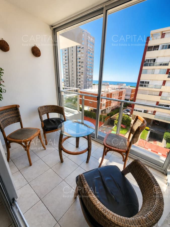 Apartamento dos dormitorios a100mts de la playa en venta