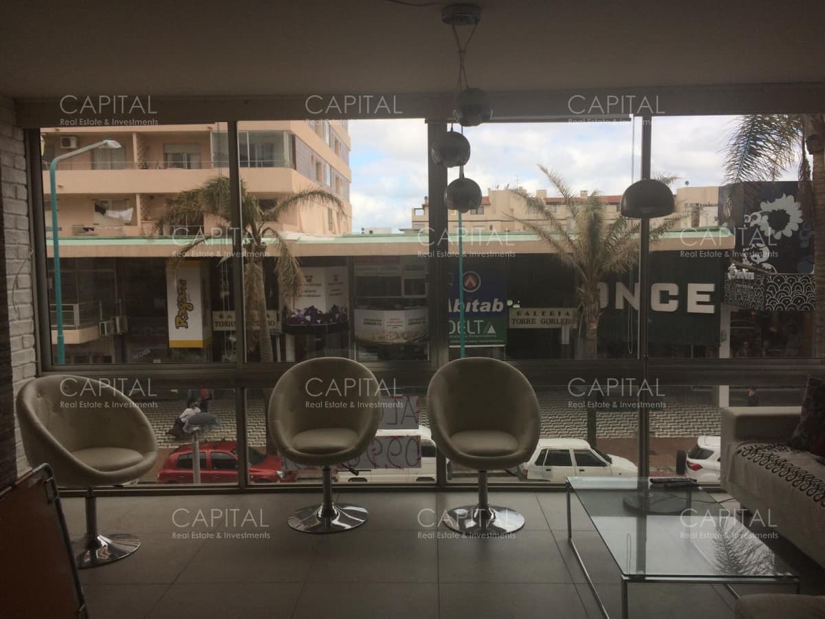 Apartamento de Tres Dormitorios en Península - Venta - Alquiler Temporada - Anual