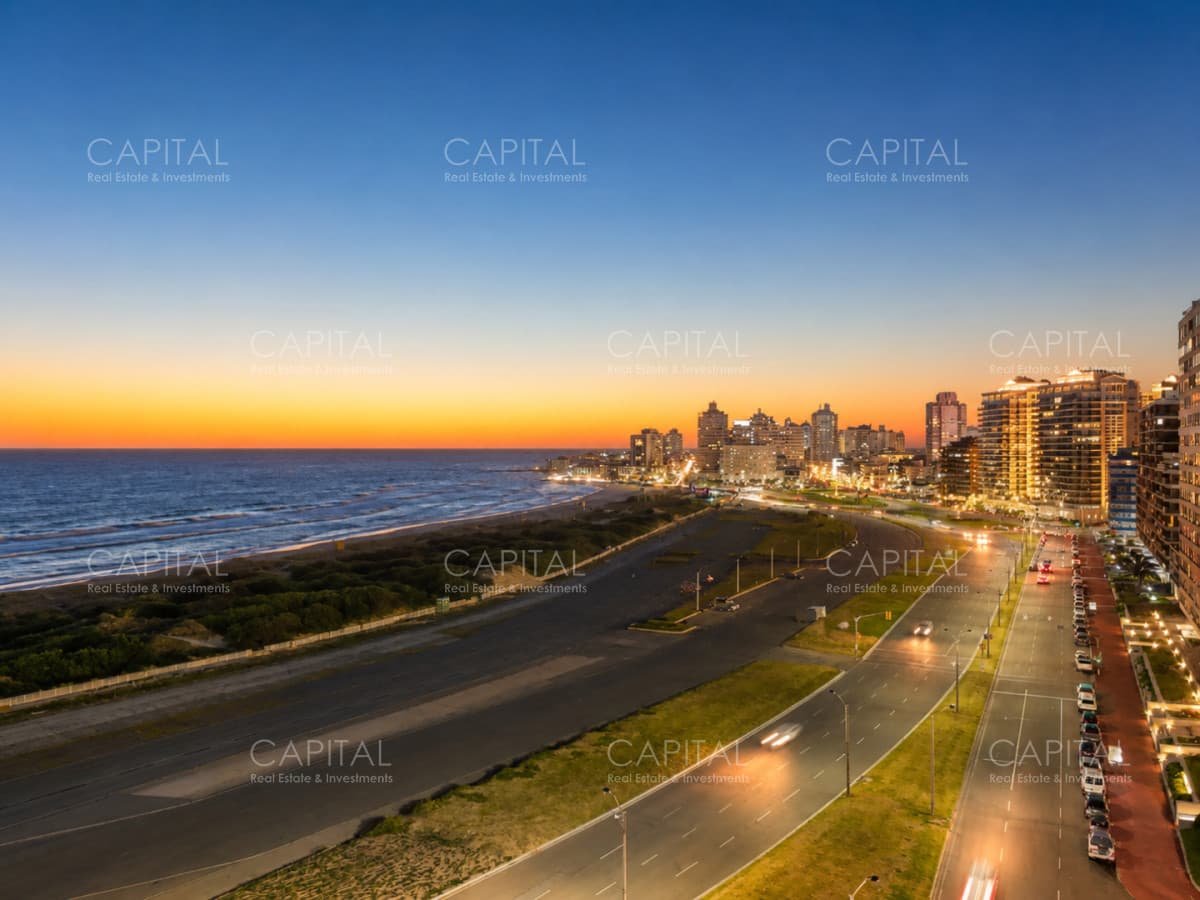 Excelente penthouse frente a Playa Brava primeras paradas