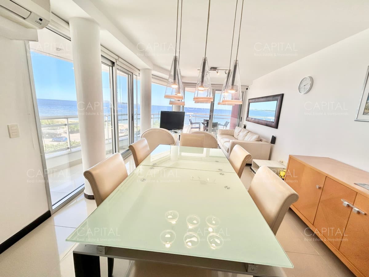 Apartamento en primera fila en venta con 2 parrilleros propios.