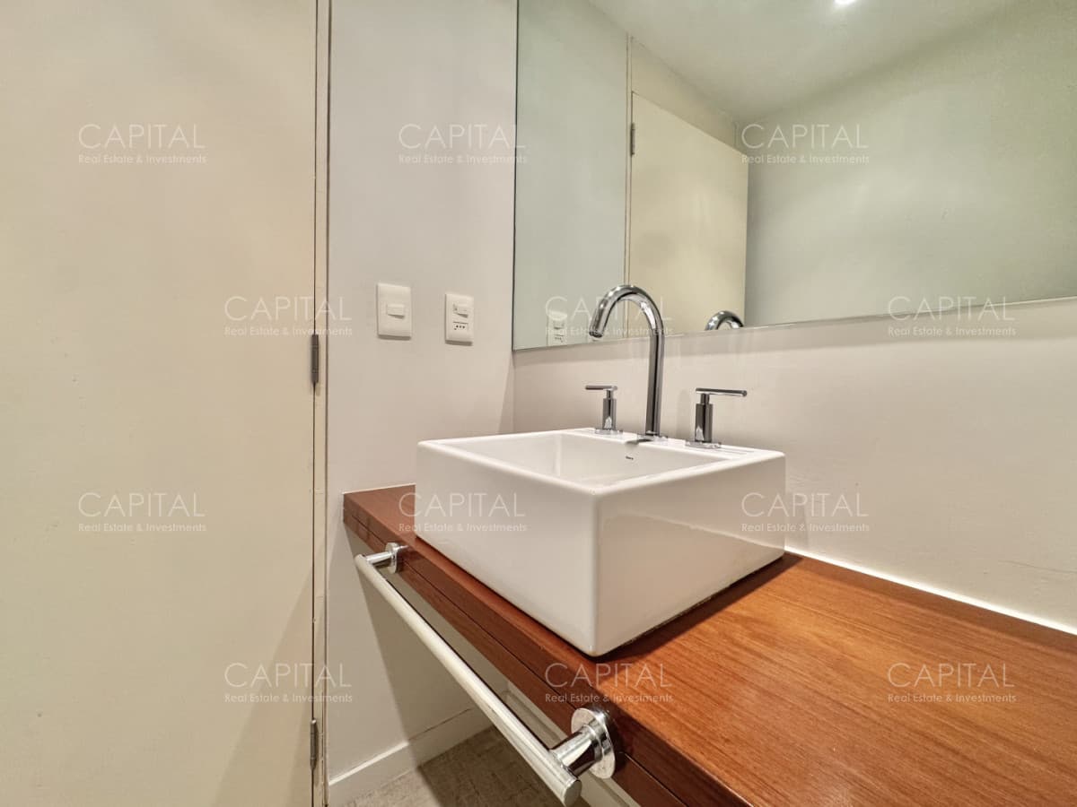 Apartamento duplex frente al mar en playa mansa en venta