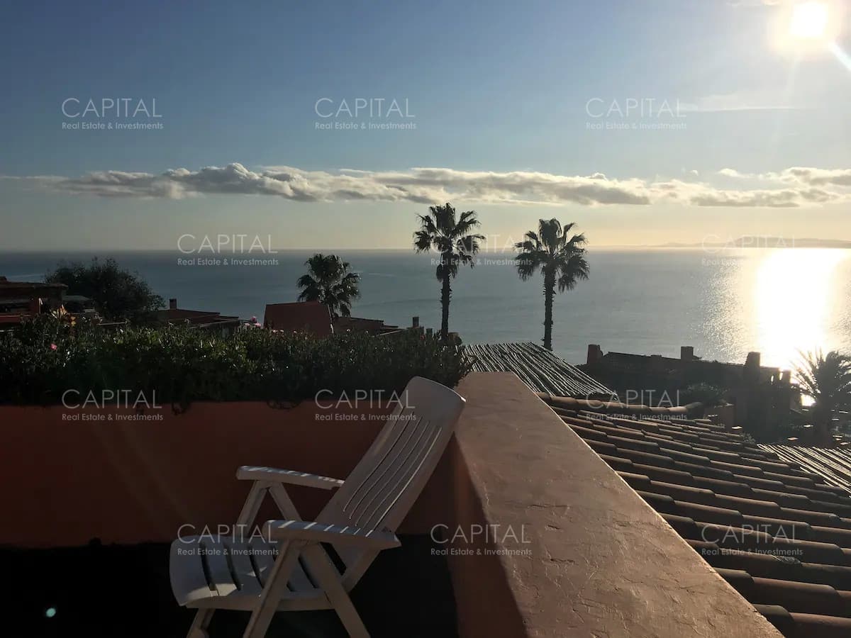 Apartamento de cuatro dormitorios y medio mas dependencia en Marina del Este en Alquiler