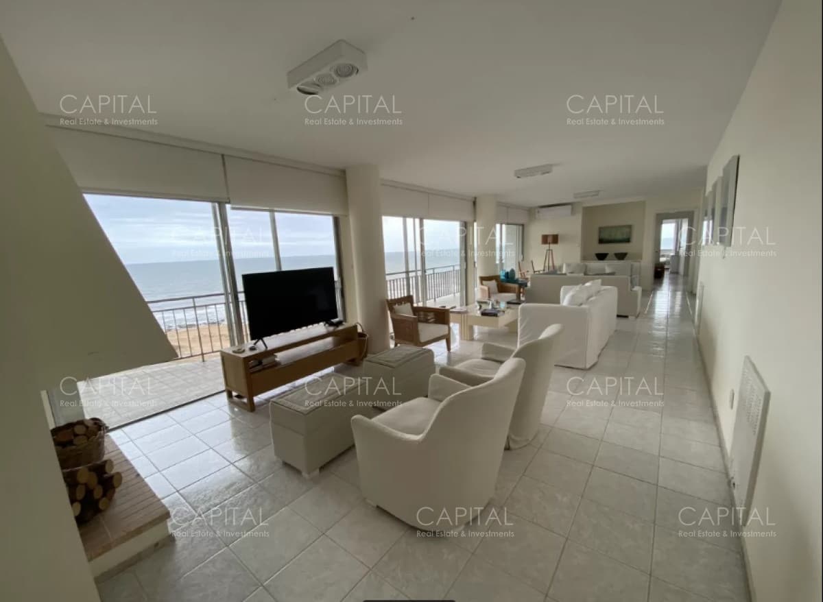 Venta de apartamento en primera fila de playa brava, Punta Del Este