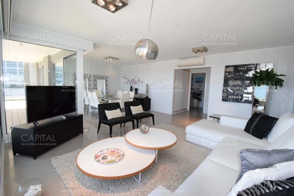 Venta Apartamento tres dormitorios torre de lujo en playa Mansa