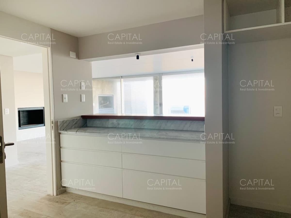 Moderno Penthouse de 3 Dormitorios frente a Playa Mansa