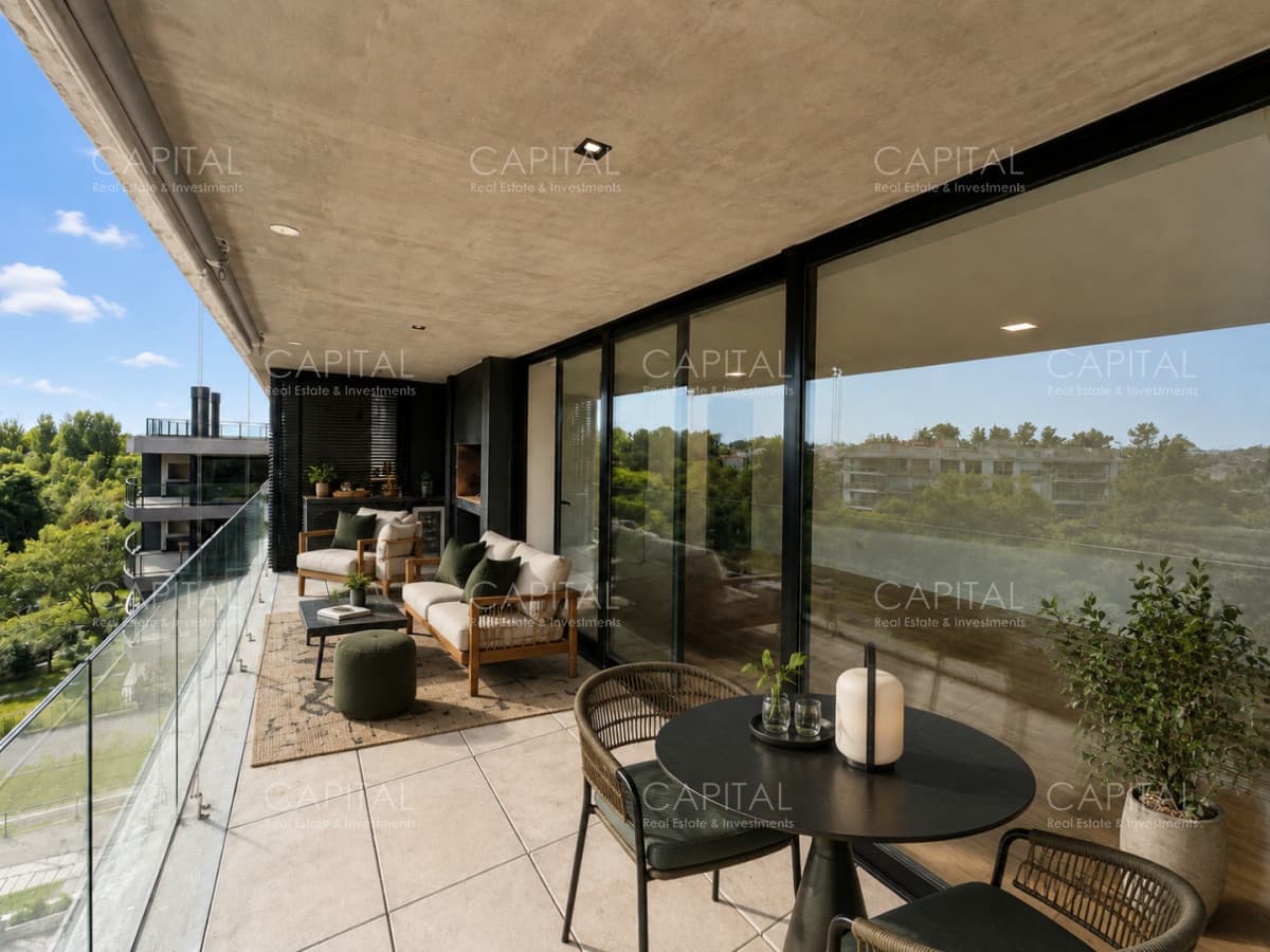 Apartamento de Tres Dormitorios en Carrasco con Azotea y Parrillero