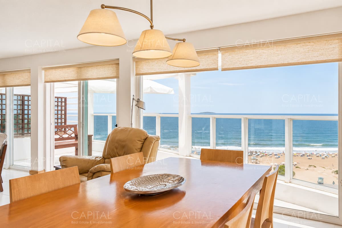 Excelente penthouse frente a Playa Brava primeras paradas