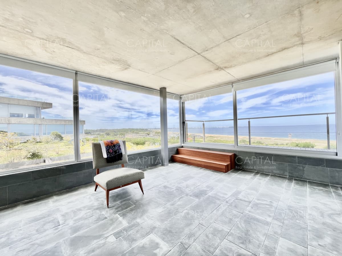 Apartamento de 3 Dormitorios con piscina propia y vista al mar