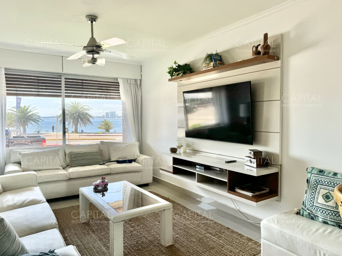 Apartamento de tres dormitorios con vista al mar, Playa Mansa, Punta del Este