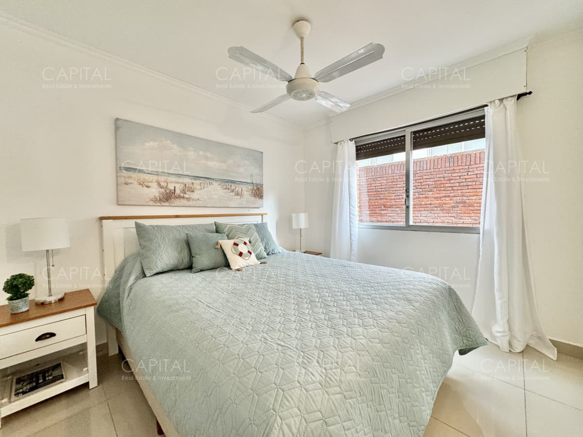 Apartamento de tres dormitorios con vista al mar, Playa Mansa, Punta del Este