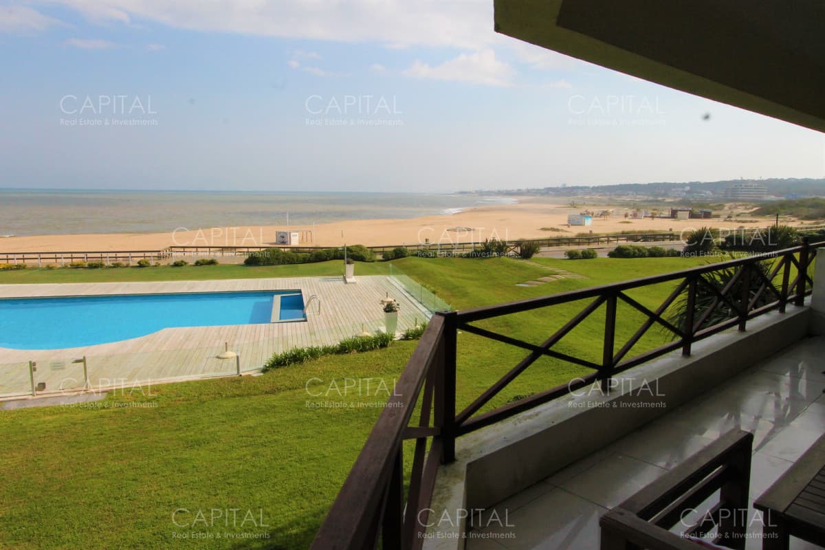 Lomas de Manantiales 3 suites frente a Bikini Beach