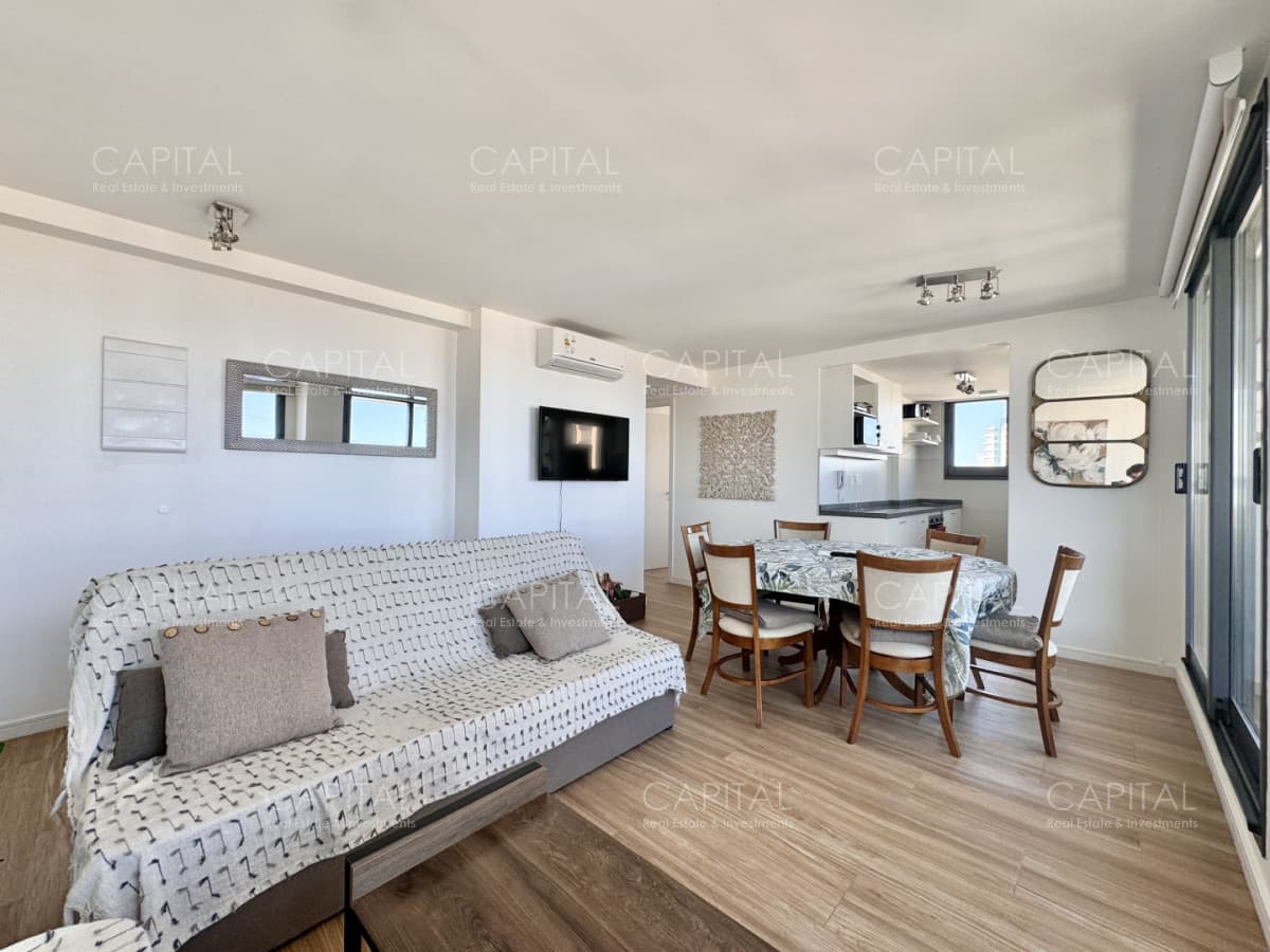 Apartamento en venta de dos dormitorios con vista al Mar, Playa Brava, Punta del Este.