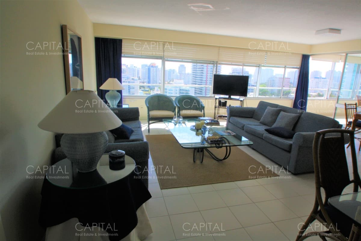 Tiburon en venta y alquiler frente a Playa Brava