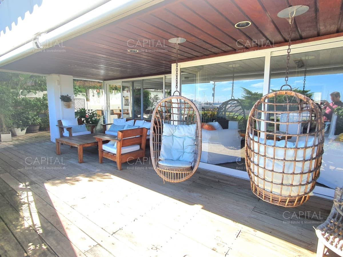 Venta departamento cuatro dormitorios frente al puerto Punta del Este