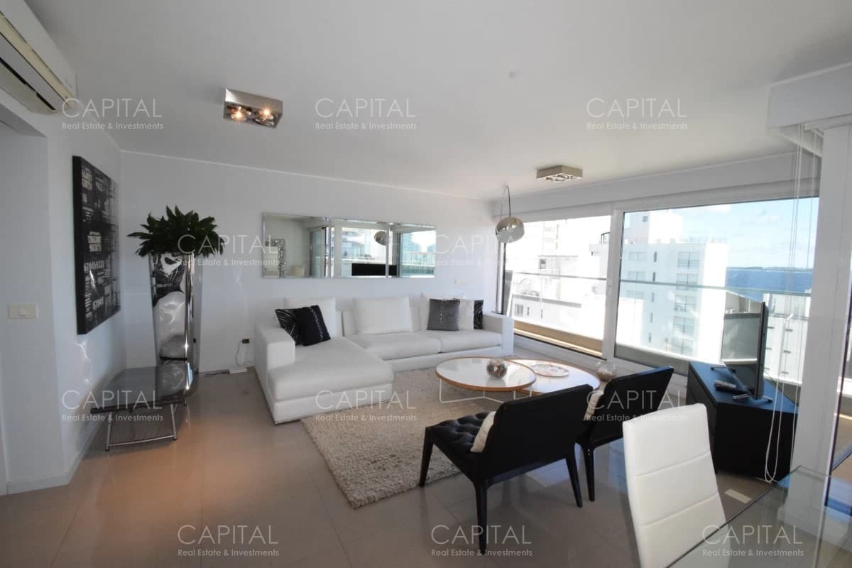 Venta Apartamento tres dormitorios torre de lujo en playa Mansa