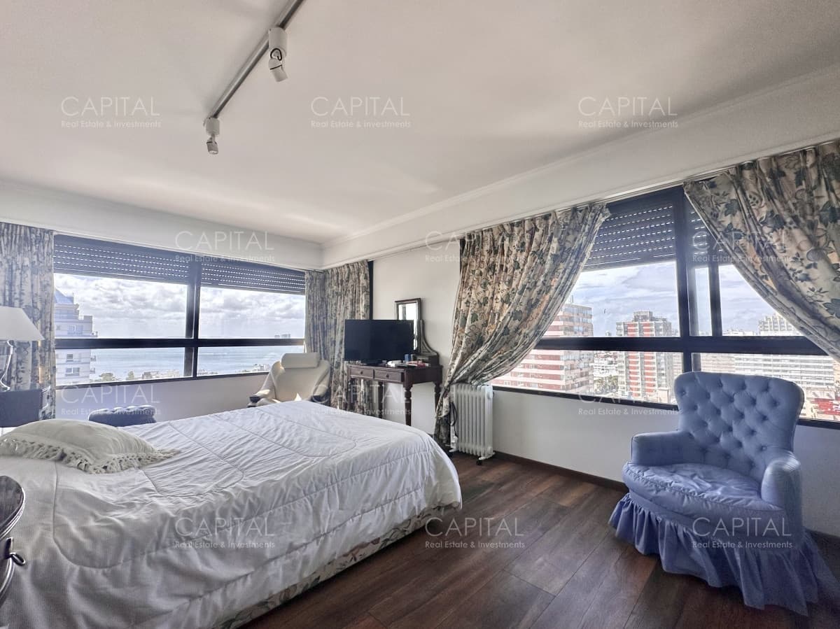 Apartamento de cuatro dormitorios y dependencia en venta, Península, Punta del Este
