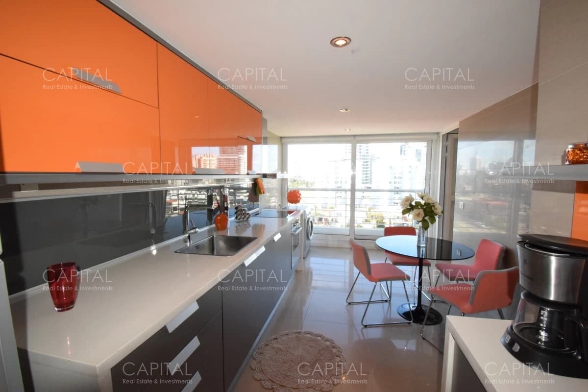 Venta Apartamento tres dormitorios torre de lujo en playa Mansa