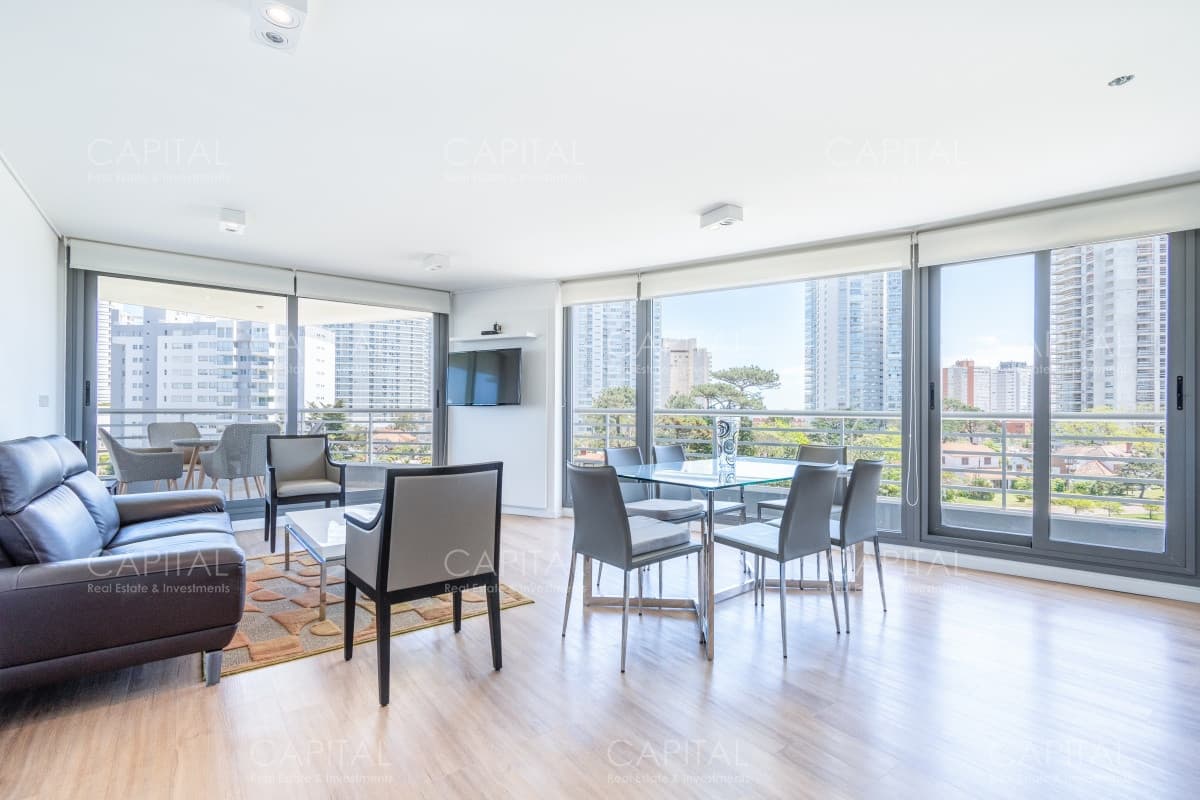 Alexander Boulevard Apartamento en Venta Dos Dormitorios Punta del Este