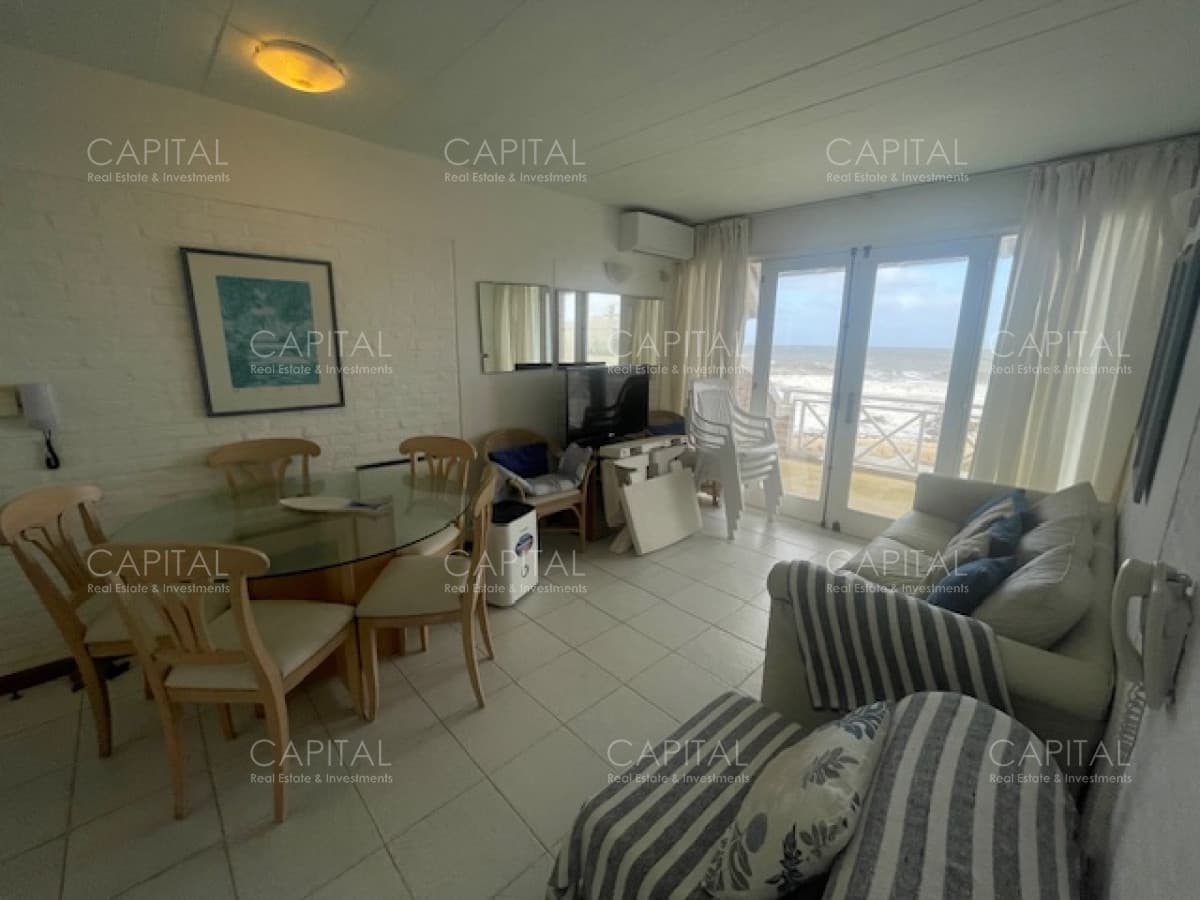 Apartamento de dos dormitorios en Montoya, La Barra en venta.