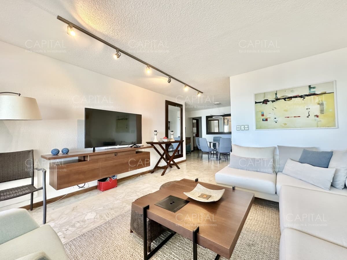 Apartamento de tres dormitorios con vista al mar en venta, Punta del Este