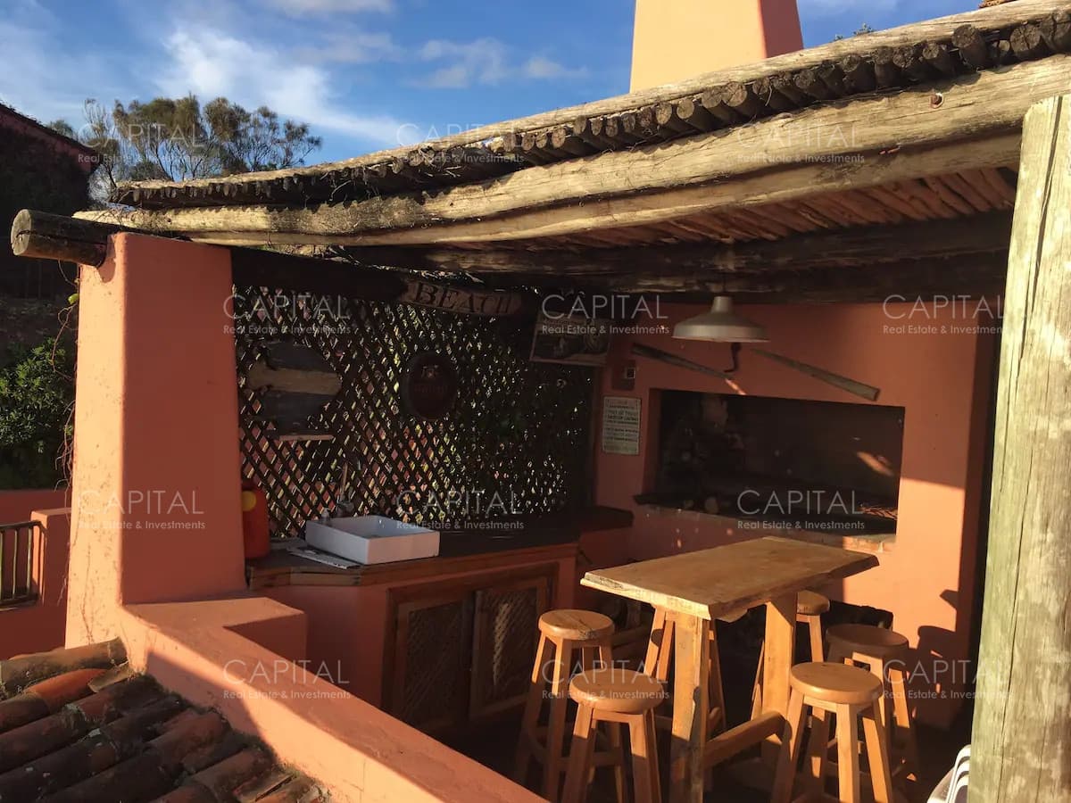 Apartamento de cuatro dormitorios y medio mas dependencia en Marina del Este en Alquiler