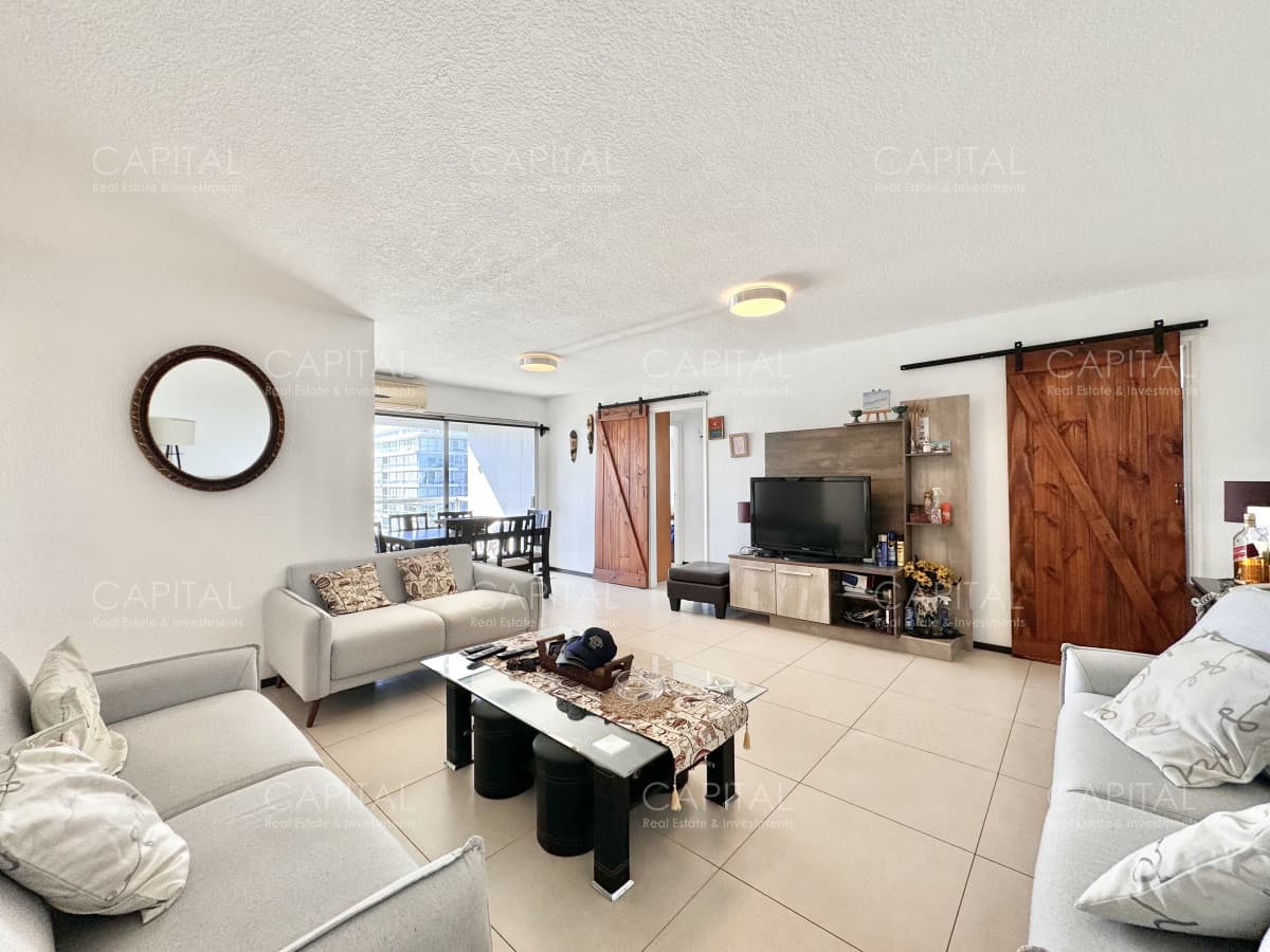 Apartamento En Venta en Punta del Este Avda. Roosevelt Reciclado