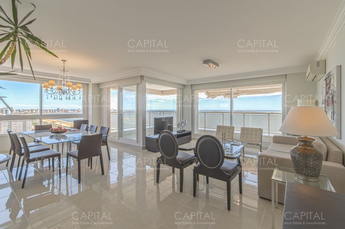 Apartamento en Le Jardin de tres dormitorios y dependencia de servicio en Venta Punta del Este en venta