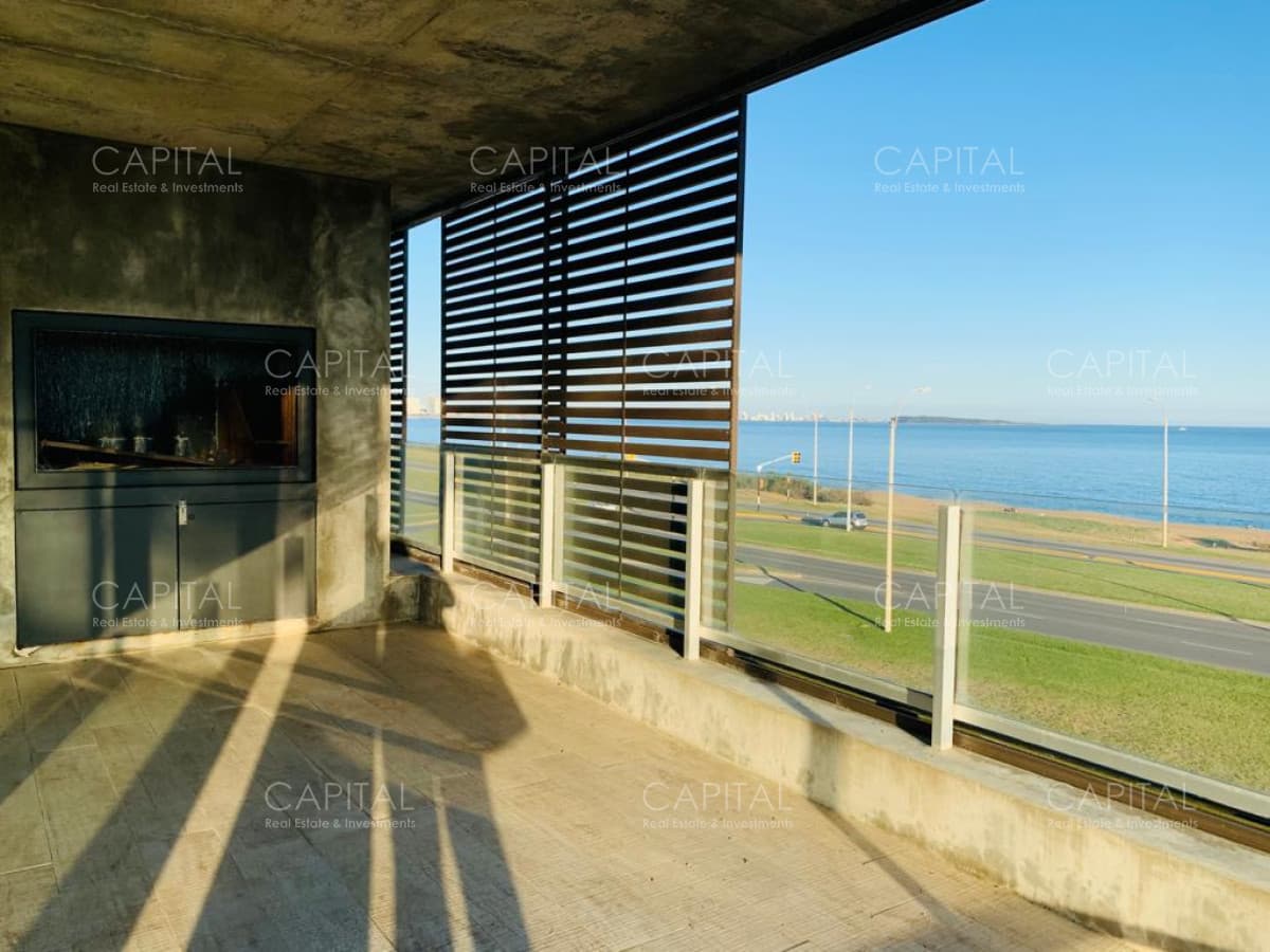 Moderno Penthouse a Estrenar de 3 Dormitorios frente a Playa Mansa - Venta
