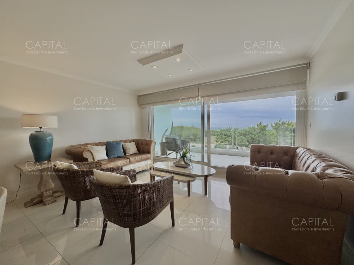 Apartamento de dos dormitorios y dependencia en Horizonte Playa Mansa