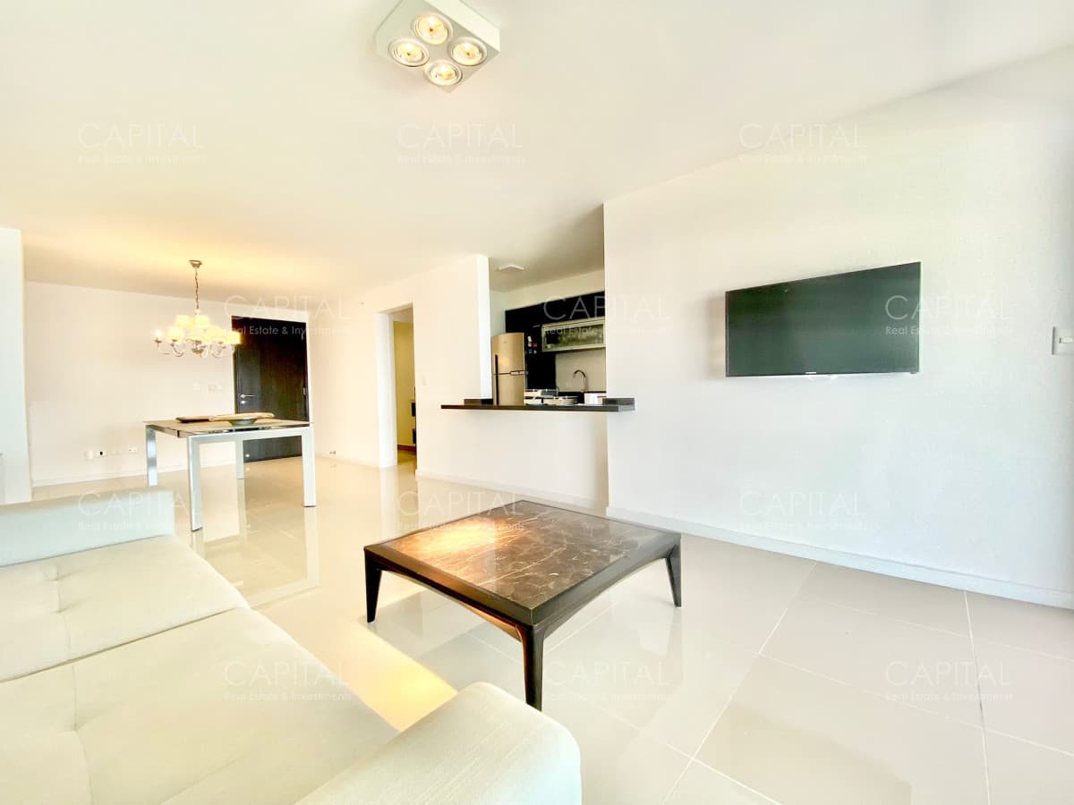 Apartamento en Venta Punta del Este con Buen Balcón Vista Al mar