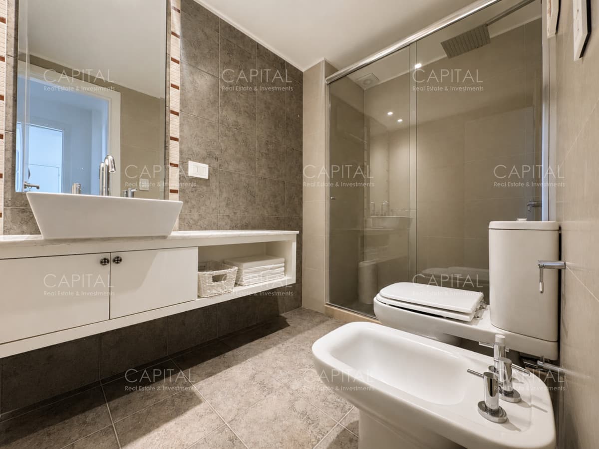 Apartamento en Venta 2 dormitorios, en Playa Mansa con vista al mar