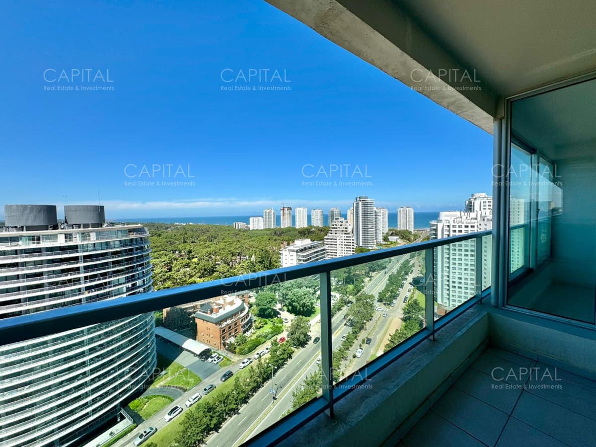 Apartamento en venta de tres dormitorios en Gala Vista Punta del Este